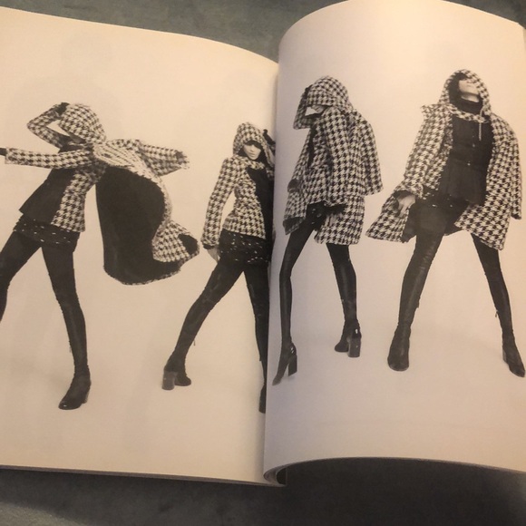 CHANEL MAGAZINE • EDITION 14 • FALL/WINTER 2016-2017 - Picture 15 of 17